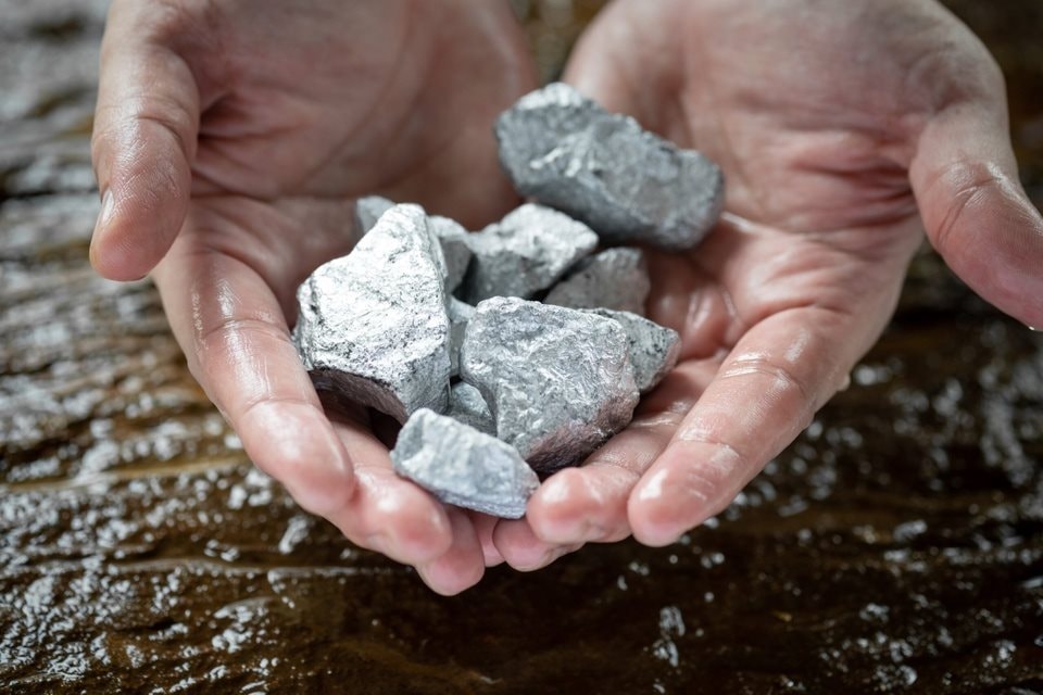 Một nhóm cổ phiếu bất ngờ "dậy sóng", hàng loạt mã tăng kịch trần sau thông báo quan trọng từ Trung Quốc 