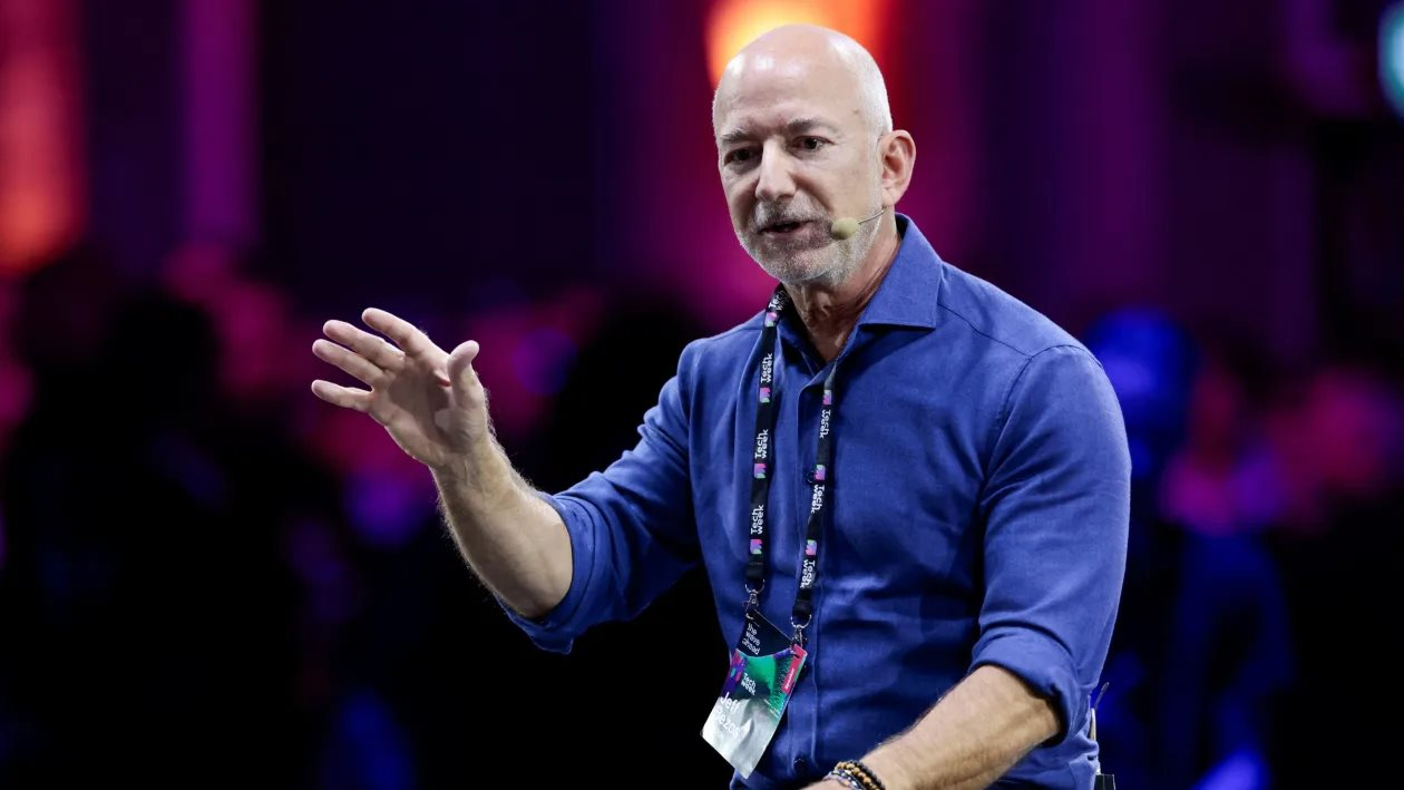 Jeff Bezos khuyên người trẻ cách để ‘tăng cơ hội’ khởi nghiệp thành công