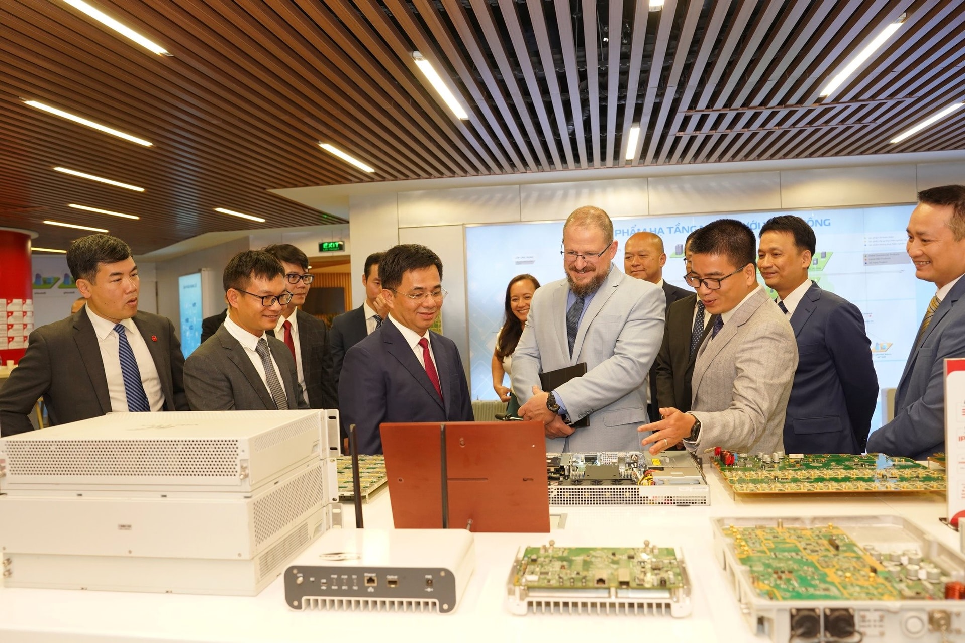 Viettel và Qualcomm bắt tay thực hiện điều lớn chưa từng có tại Việt Nam