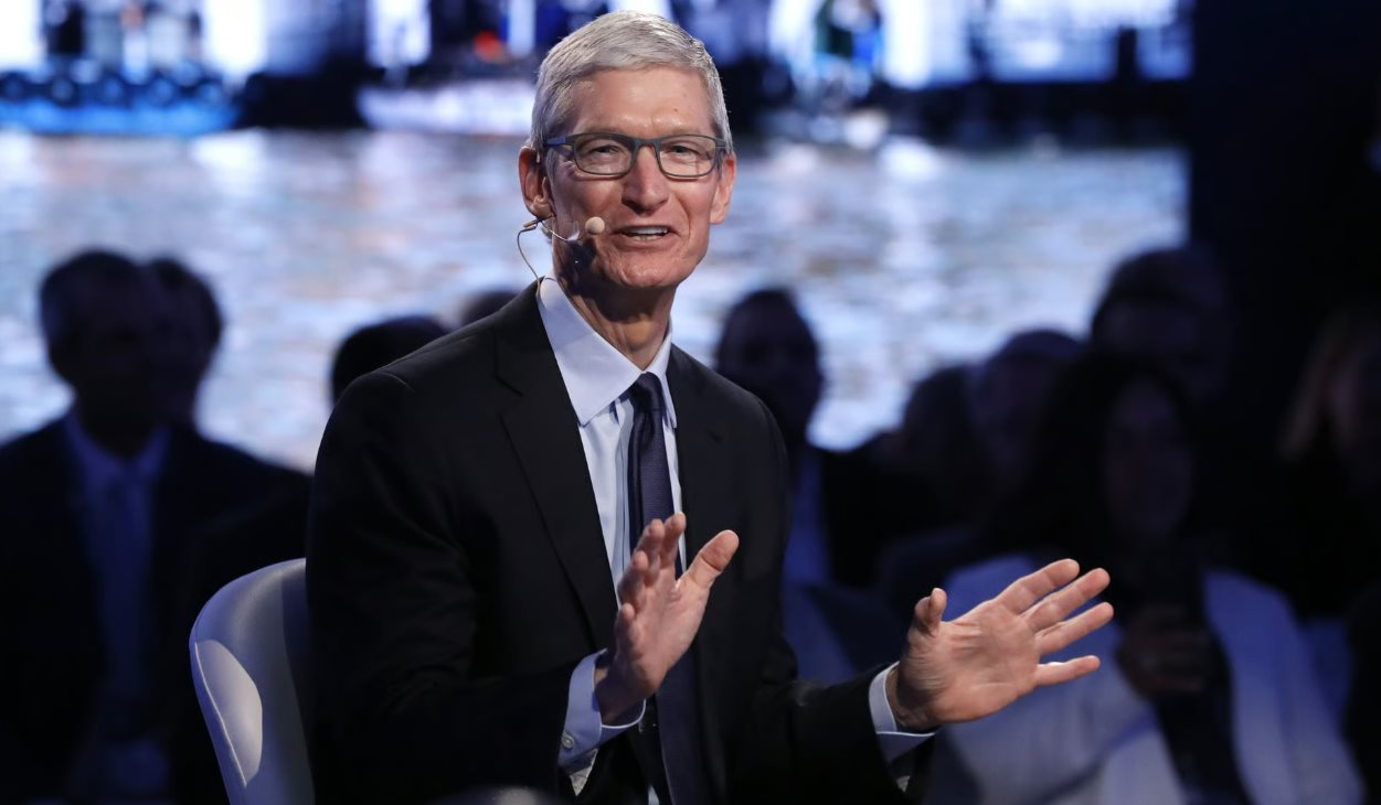 Tim Cook xuất hiện trên livestream TikTok Trung Quốc trong bối cảnh doanh số iPhone gặp khó