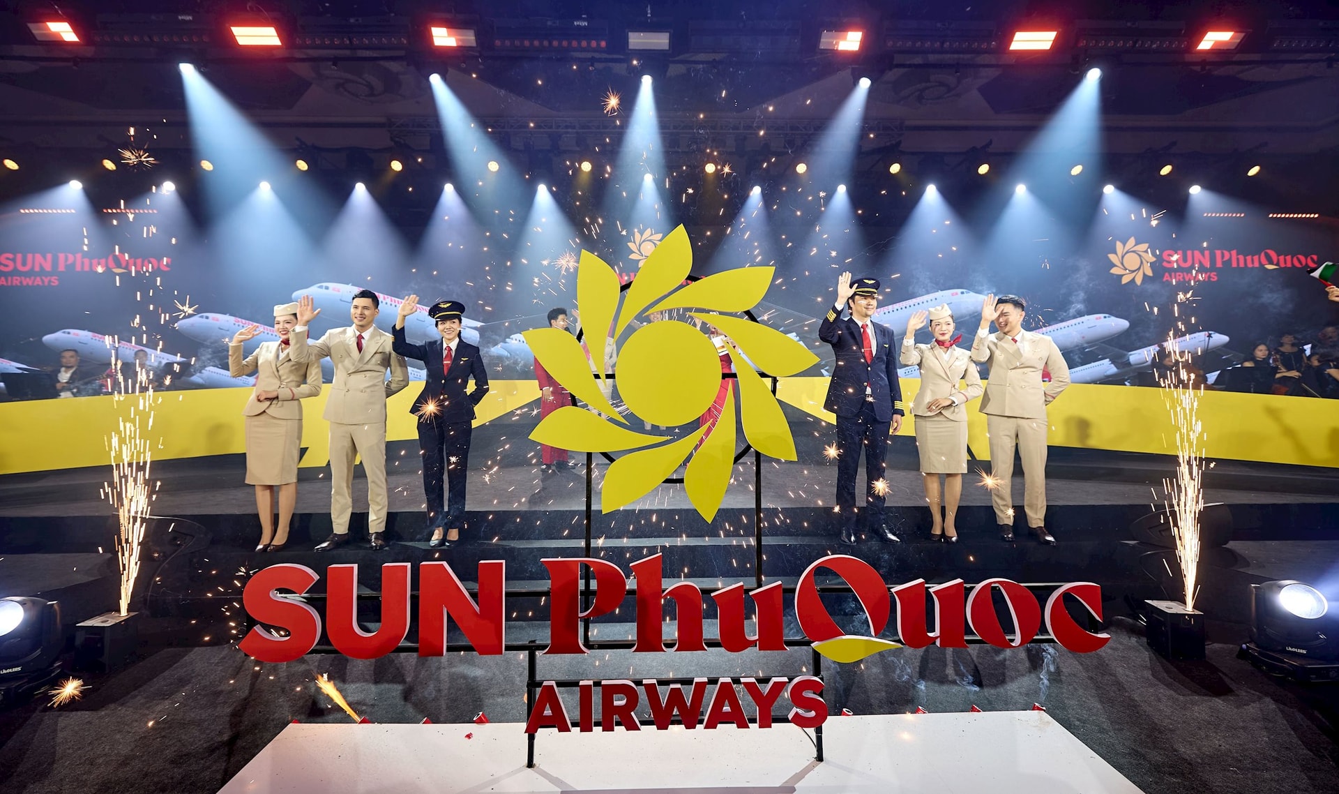 Sun Group chính thức ra mắt hãng hàng không Sun PhuQuoc Airways, đồng phục tiếp viên lấy cảm hứng từ áo ngũ thân và phong thái Nam Phương Hoàng hậu