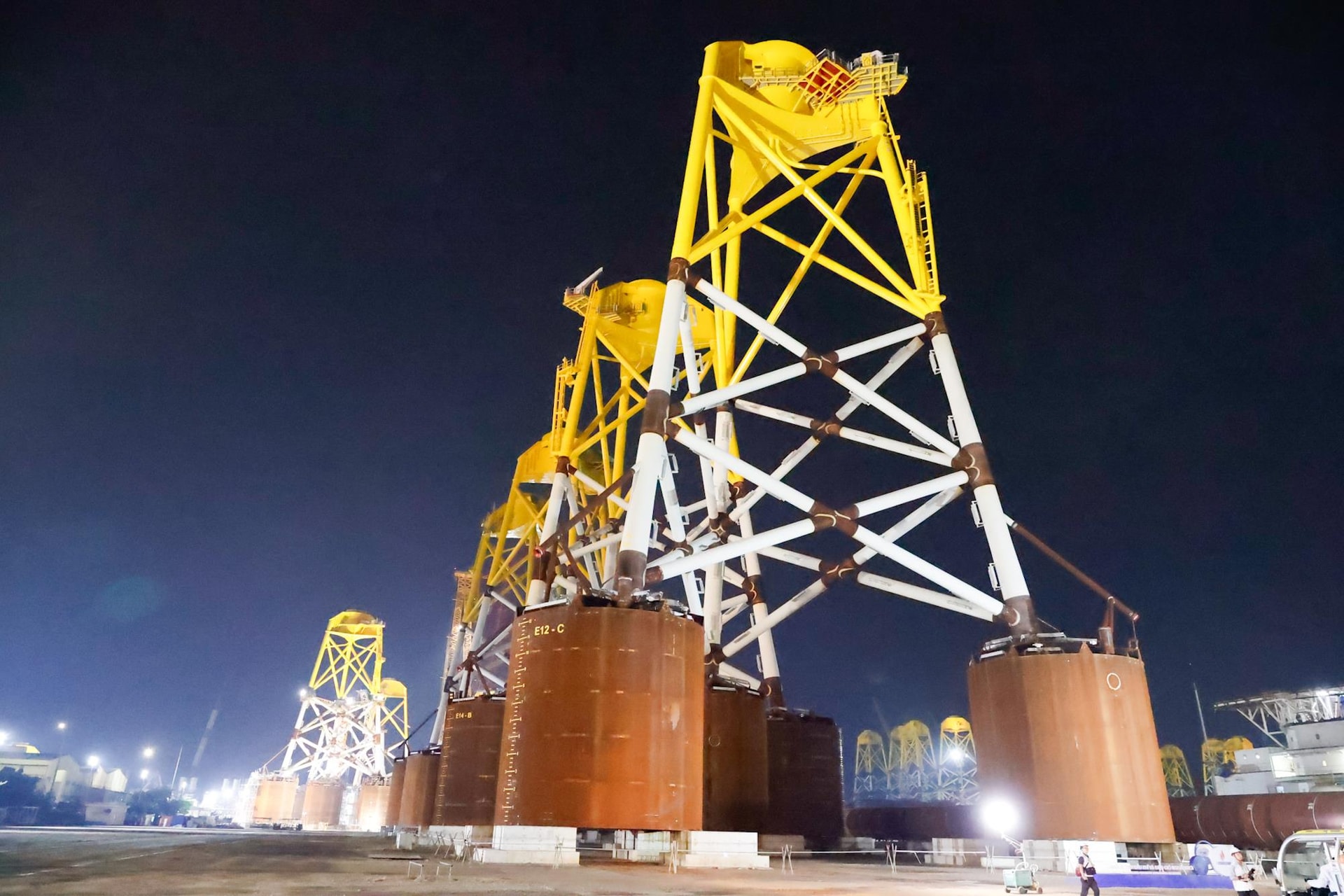 Bộ Công Thương muốn nâng tỷ lệ bao tiêu đầu ra điện gió ngoài khơi từ 80% lên 90%, VinEnergo muốn 100%  