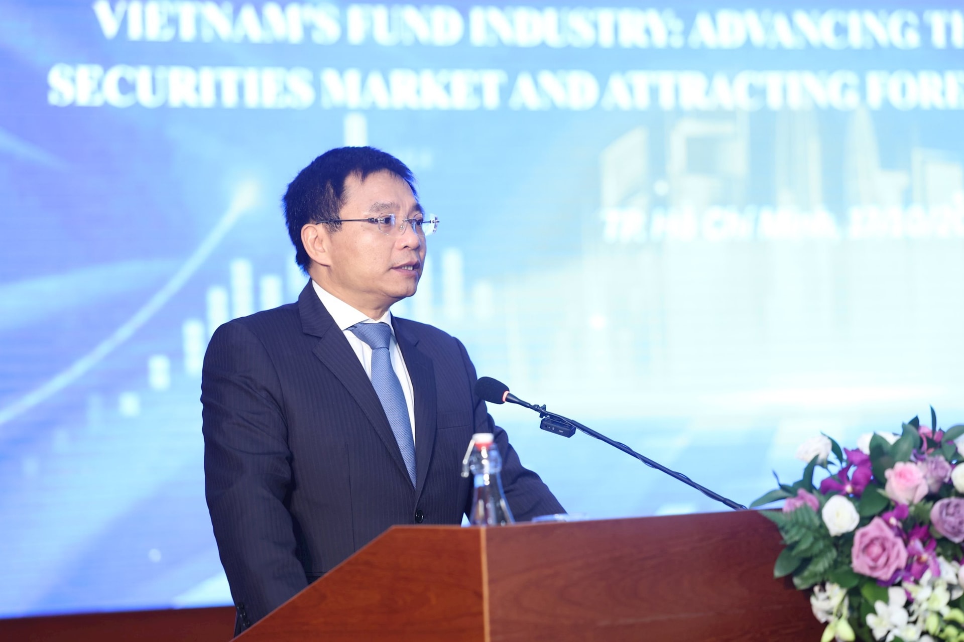 Bộ trưởng Bộ Tài chính đề nghị UBCKNN tập trung thực hiện 5 nhóm giải pháp phát triển thị trường chứng khoán