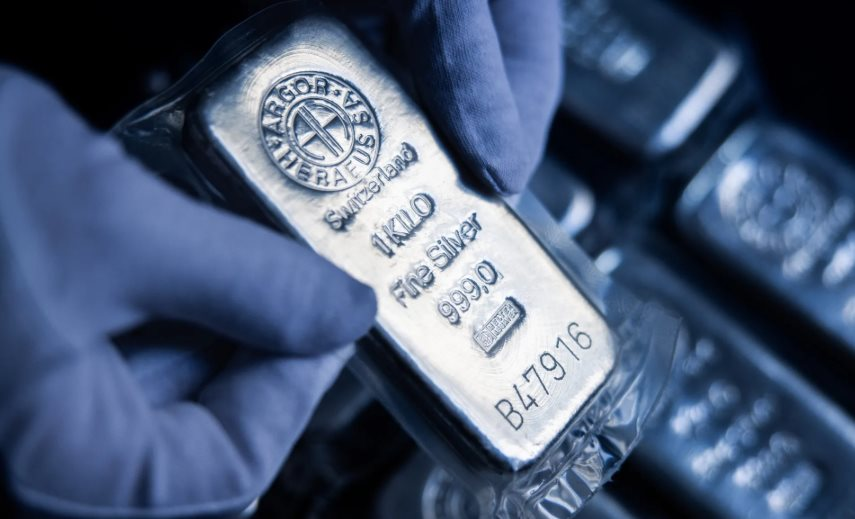 Sau vàng, cơn sốt bạc đang diễn ra tại một quốc gia châu Á, đại lý thừa nhận: 'Thị trường chưa bao giờ điên rồ như thế này'