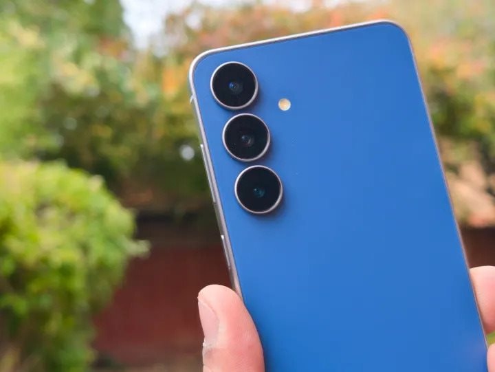 samsung-galaxy-s25-fe-blue-5.jpg