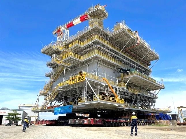Kỷ lục vận chuyển và hạ thuỷ kiện hàng 4.000 tấn lớn nhất Việt Nam: Doanh nghiệp nào đứng sau? 