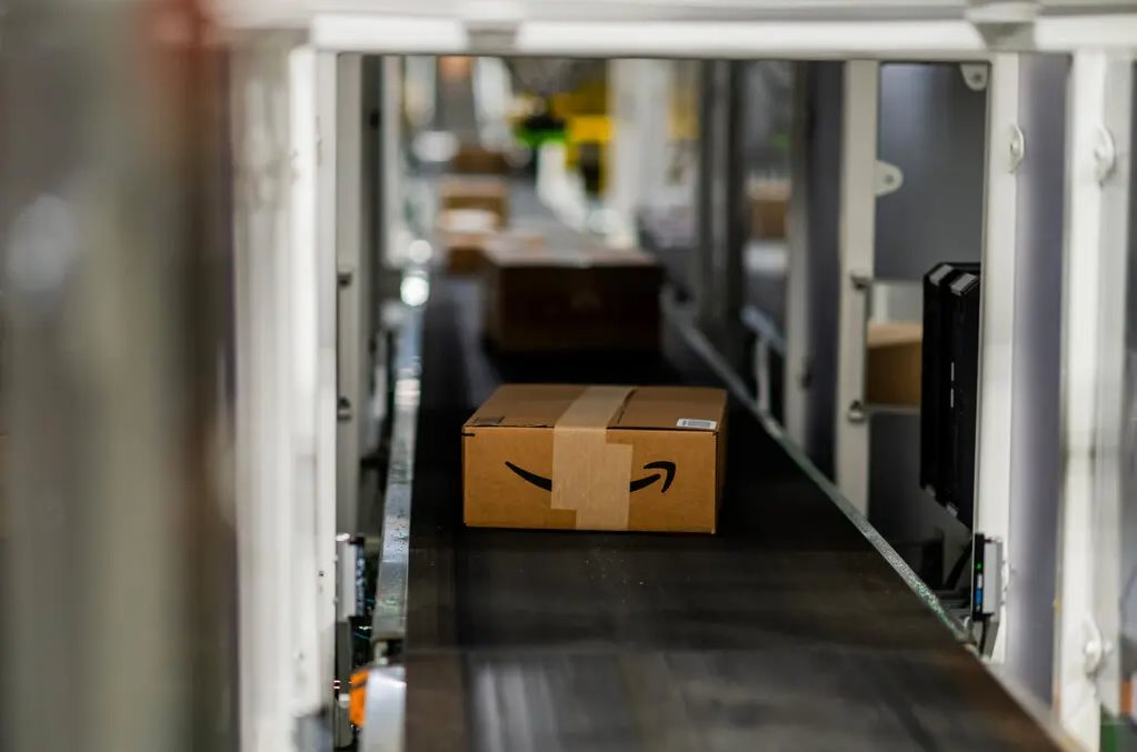 Sốc: Amazon tuyên bố sẽ thay thế 500.000 lao động bằng robot