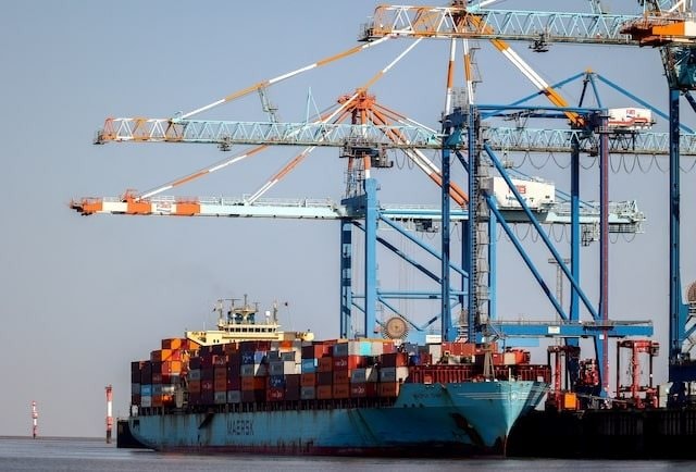 Áp thuế mạnh tay, Mỹ mất 'ngôi' đối tác thương mại lớn nhất của nền kinh tế lớn thứ 3 thế giới vào tay đối thủ hàng đầu