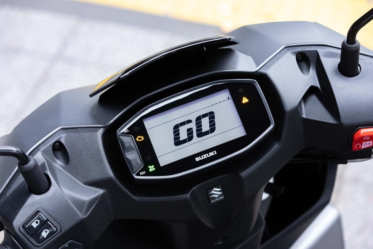 Suzuki ra mắt 'huyền thoại xe ga' 125cc: giá chưa tới 50 triệu đồng, thách thức Honda Air Blade