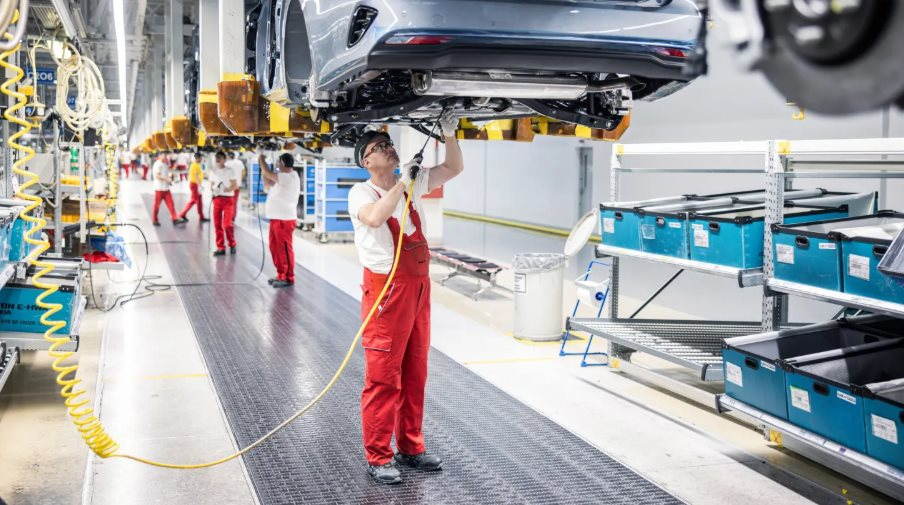 ‘Cường quốc ô tô tại châu Âu’ gặp khó
