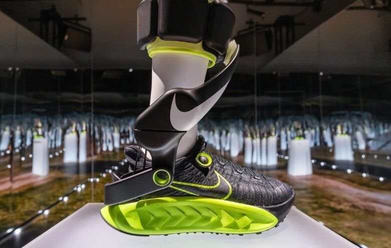 Nike ra mắt mẫu giầy thể thao robot tích hợp thuật toán chuyển động