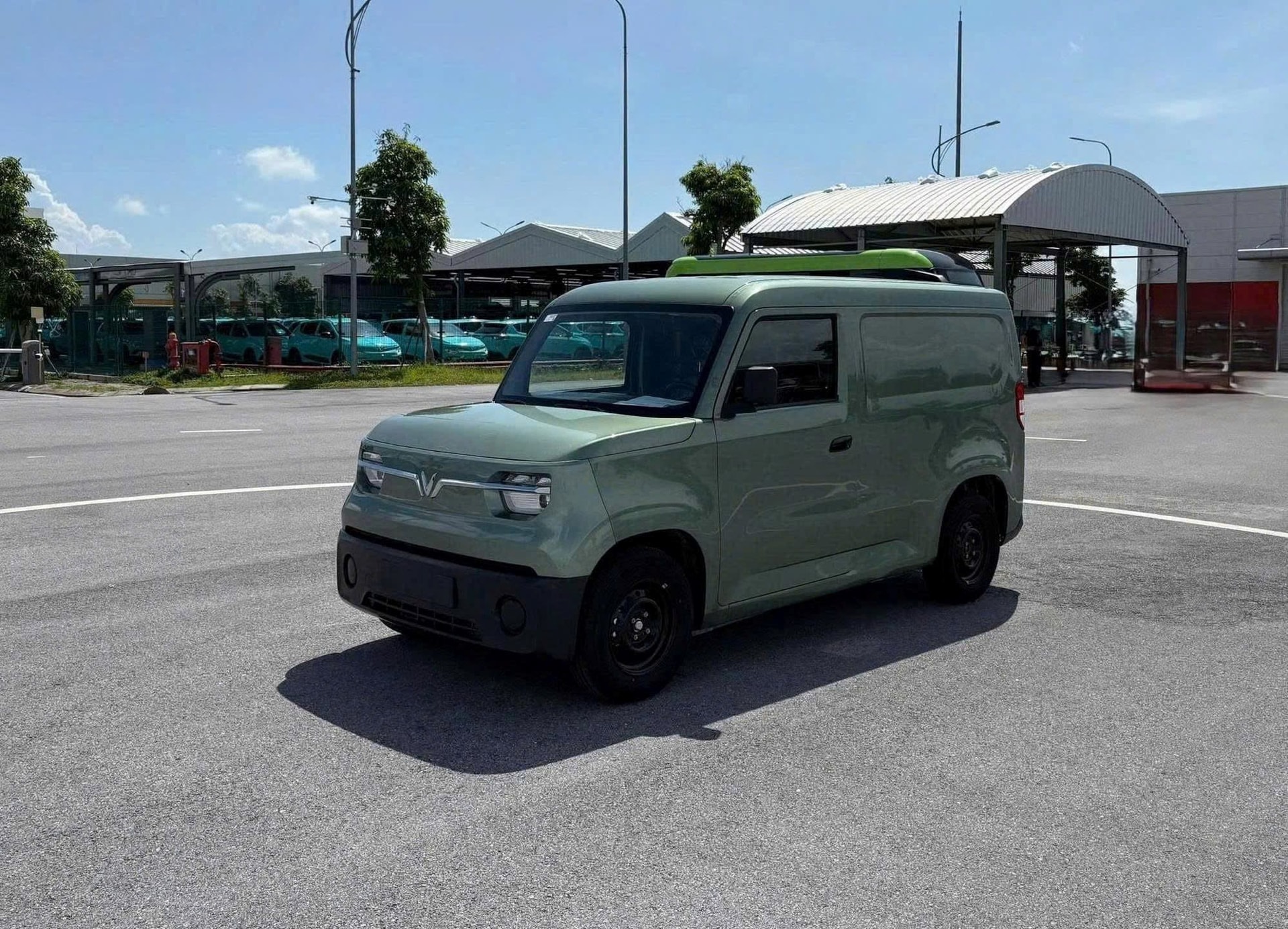 VinFast âm thầm "sửa" một thông số quan trọng của EC Van: Bức ảnh này chỉ ra điều khác biệt