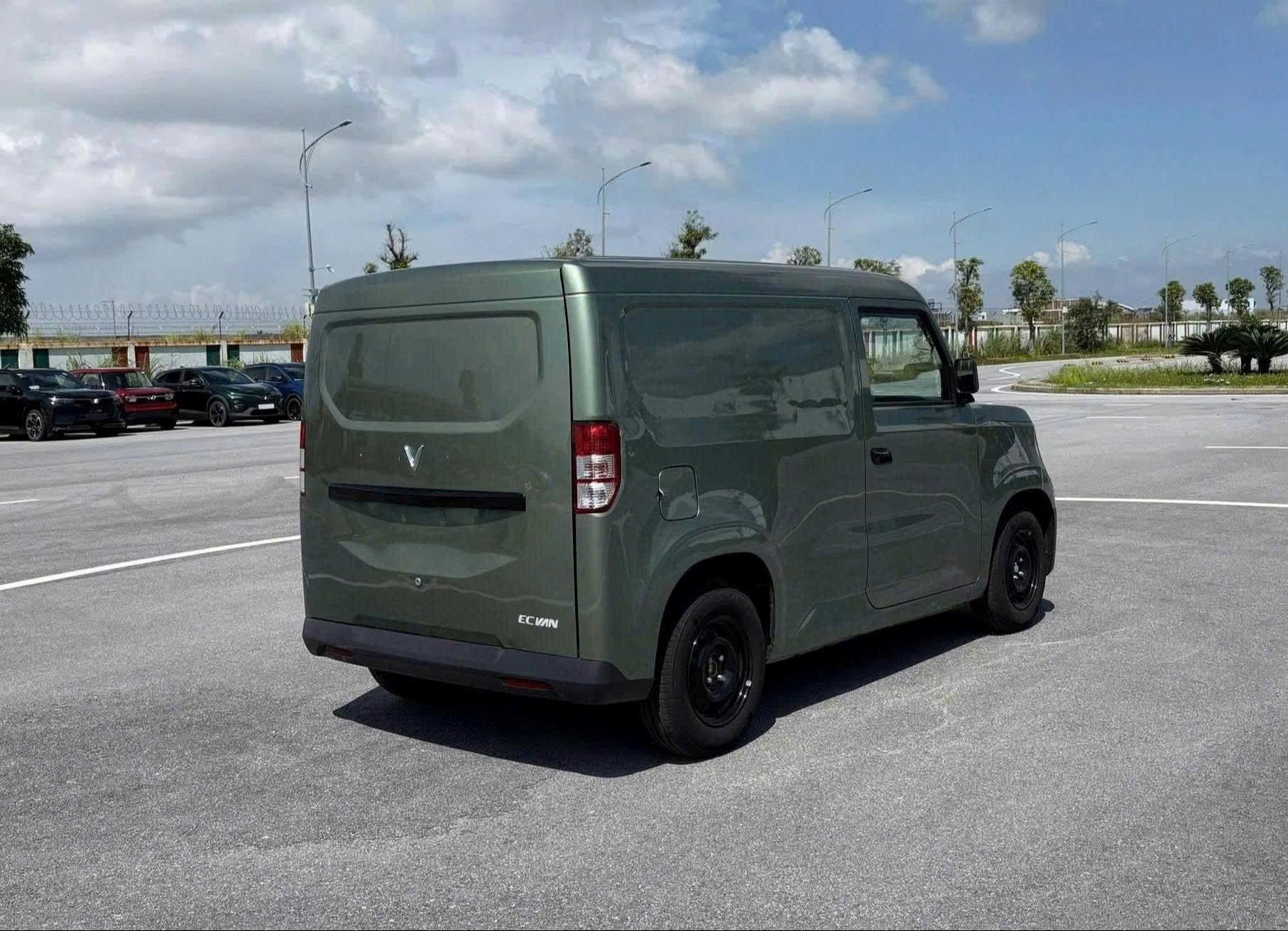 Xe VinFast sắp bàn giao lộ thêm ảnh thực tế, 1 thông số thay đổi; Honda ra mắt xe máy điện hoàn toàn mới