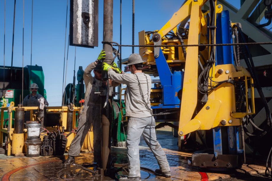 Khoan thủng 5.800 mét đất đá, khí phun lên ngùn ngụt, kho báu ‘nóng bỏng tay’ trị giá tới 100 tỷ USD lộ diện, trải dài hàng trăm km