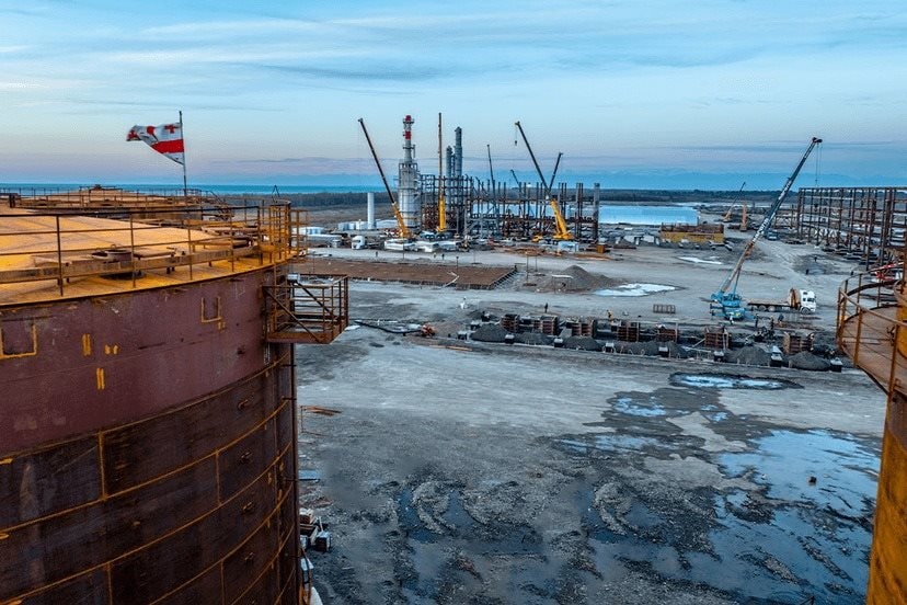 Giữa bão trừng phạt của Mỹ và phương Tây, Nga tìm thấy ‘cửa’ mới để xuất khẩu dầu: Là nước không có quan hệ ngoại giao với Moscow