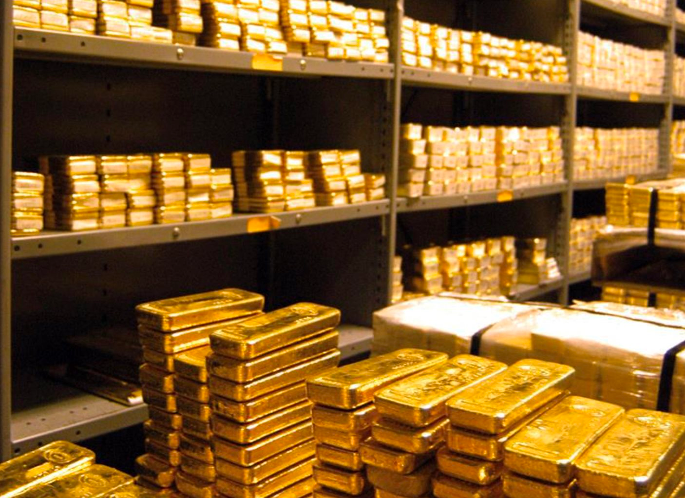 Không phải Ấn Độ hay Trung Quốc, một quốc gia châu Á bất ngờ trở thành 'cá mập' gom vàng nhiều nhất: 'Cất kho' 25 tấn, bất chấp giá cao kỷ lục