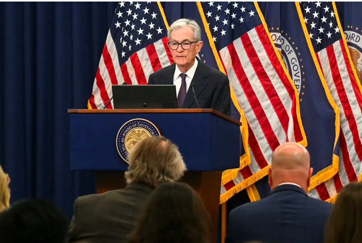 Fed tiếp tục hạ lãi suất ở mức 0,25%, đối mặt bất ổn lớn vì thiếu dữ liệu kinh tế và nội bộ chia rẽ mạnh