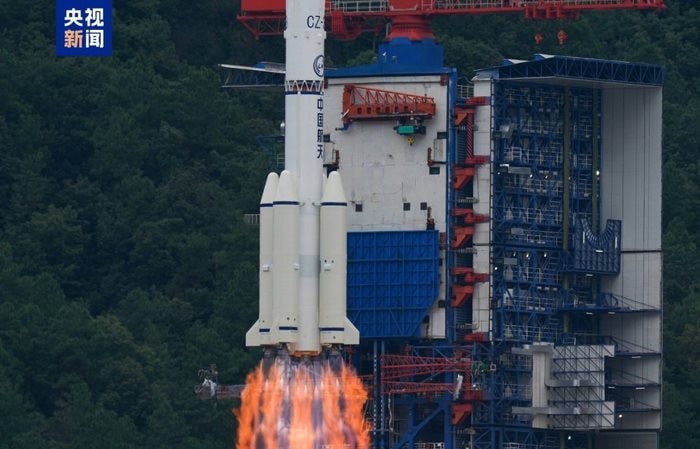 Trung Quốc vừa phóng hai vệ tinh quan trọng vào không gian