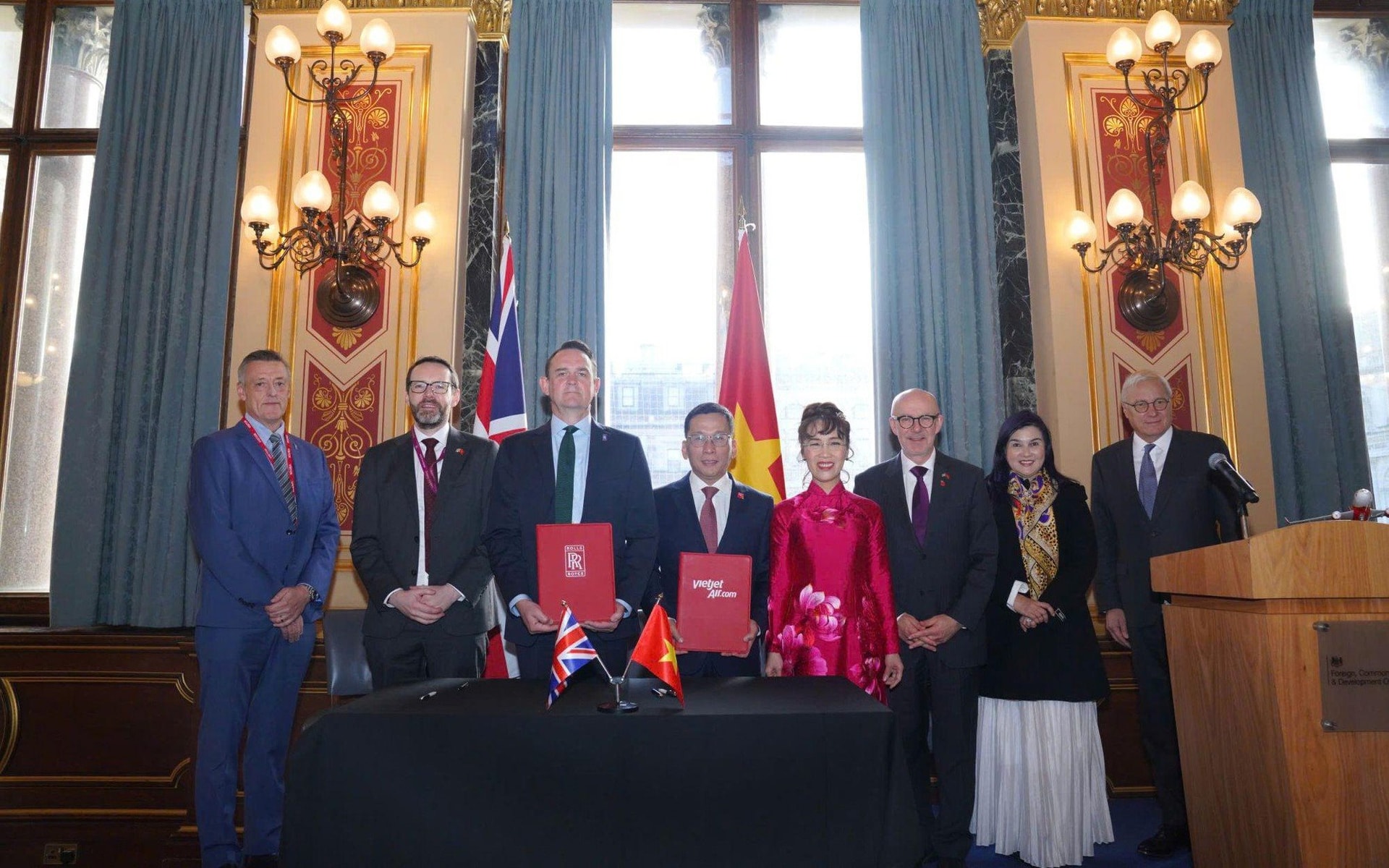 Vietjet và Rolls-Royce ký kết hợp đồng động cơ Trent 7000 trị giá 3,8 tỷ Đô la Mỹ trong chuyến thăm Vương quốc Anh của Tổng bí thư Tô Lâm