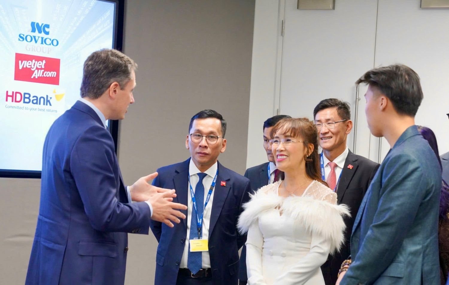 Thăm nơi nắm giữ 34.000 tỷ USD ở Anh, tỷ phú Nguyễn Thị Phương Thảo bày tỏ mong muốn lớn chưa từng có