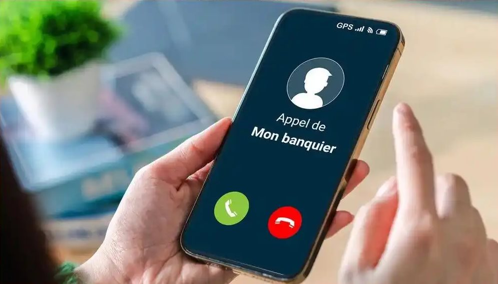 Nhận được cuộc gọi này thì phải tắt máy ngay nếu không muốn mất tiền tài khoản