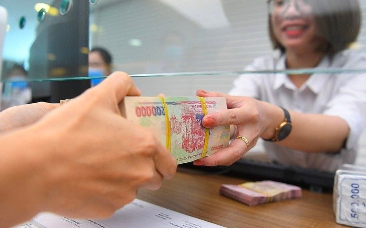 Tài chính tuần qua: Vàng điều chỉnh, vốn ngoại thận trọng, tiền gửi dân cư lập kỷ lục