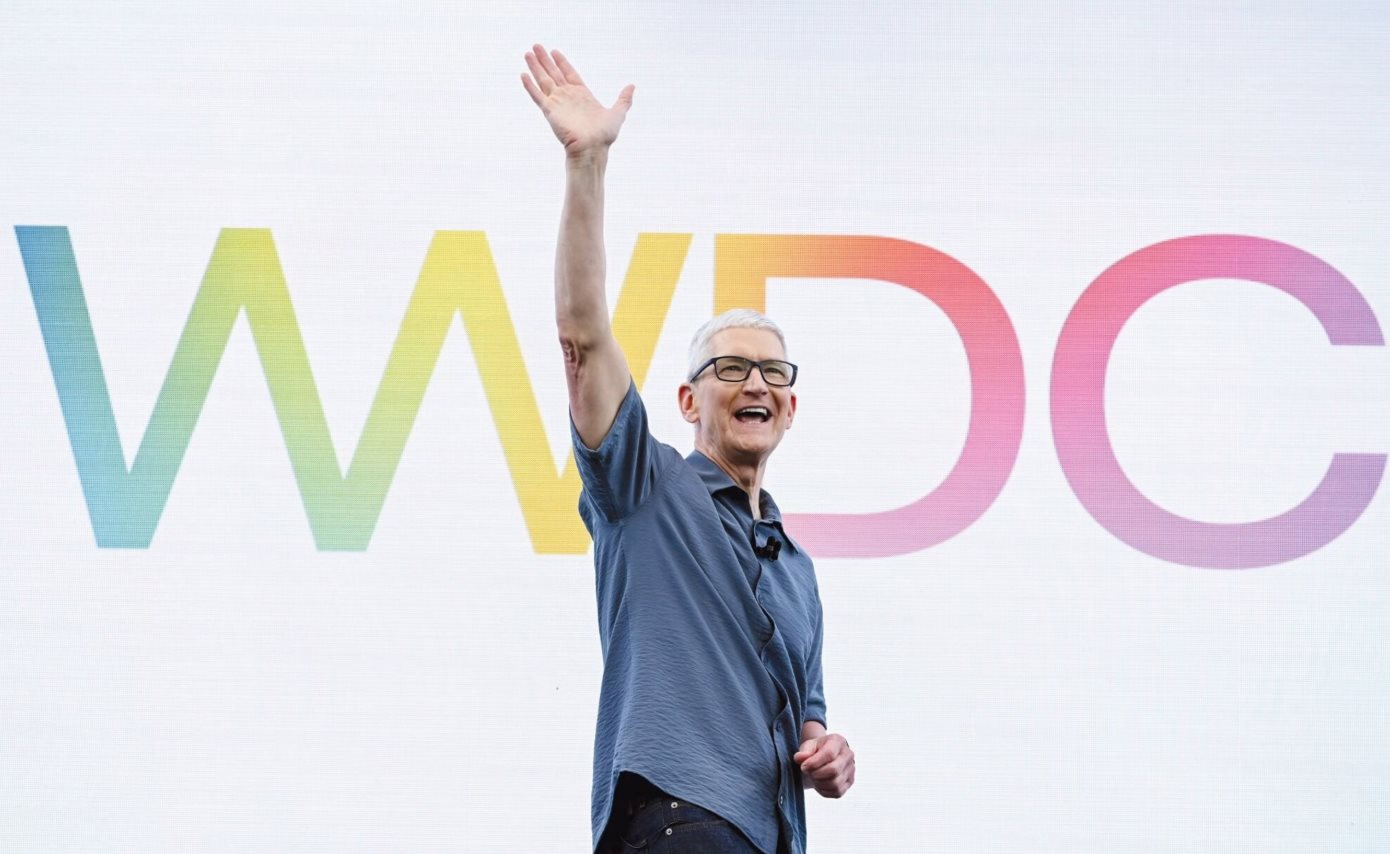 Thế giới nợ Tim Cook 1 lời xin lỗi: Apple chạm mốc 4.000 tý USD bất chấp iPhone đơn điệu, cổ phiếu tăng 40% như phép màu