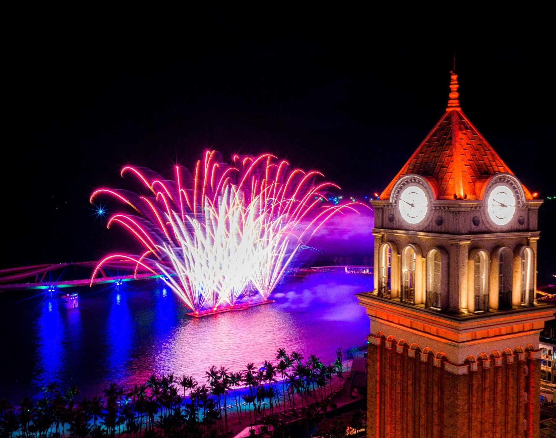 Du khách phấn khích với “Bản giao hưởng đại dương” trong ngày đầu trở lại Phú Quốc