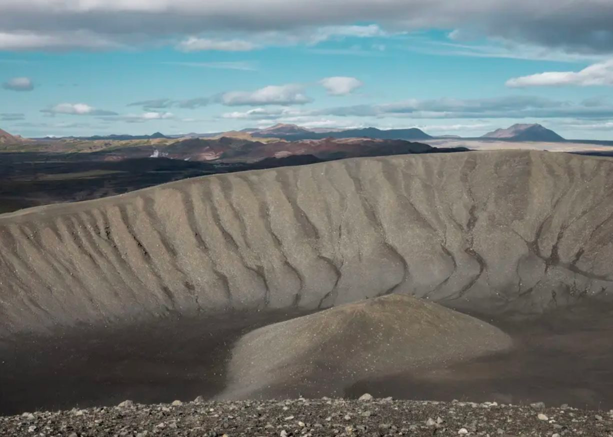 Chưa từng có: Phát hiện 2,2 triệu tấn đất hiếm nằm rải rác xung quanh và bên trong ngọn núi lửa đã tắt, đủ đáp ứng nhu cầu trong 950 năm