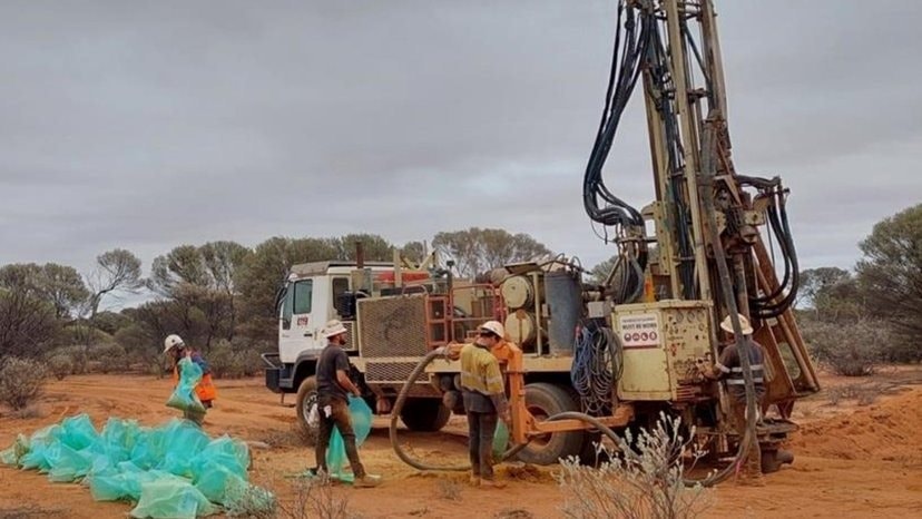 Khoan ‘nhẹ’ 64 lỗ đã gặp ngay nguồn đất hiếm siêu chất lượng - CEO công ty khai thác không tin vào mắt mình: ‘Lần đầu tiên chúng tôi gặp hiện tượng lạ này’