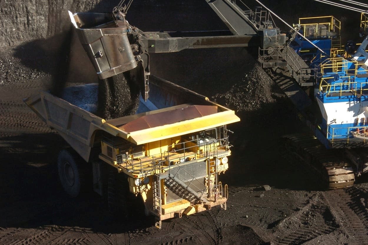 Sau đậu nành, nền kinh tế lớn nhất BRICS âm thầm ngừng mua 1 mặt hàng khác của Mỹ, giáng đòn vào nỗ lực hồi sinh ngành công nghiệp 'vàng đen' của ông Trump