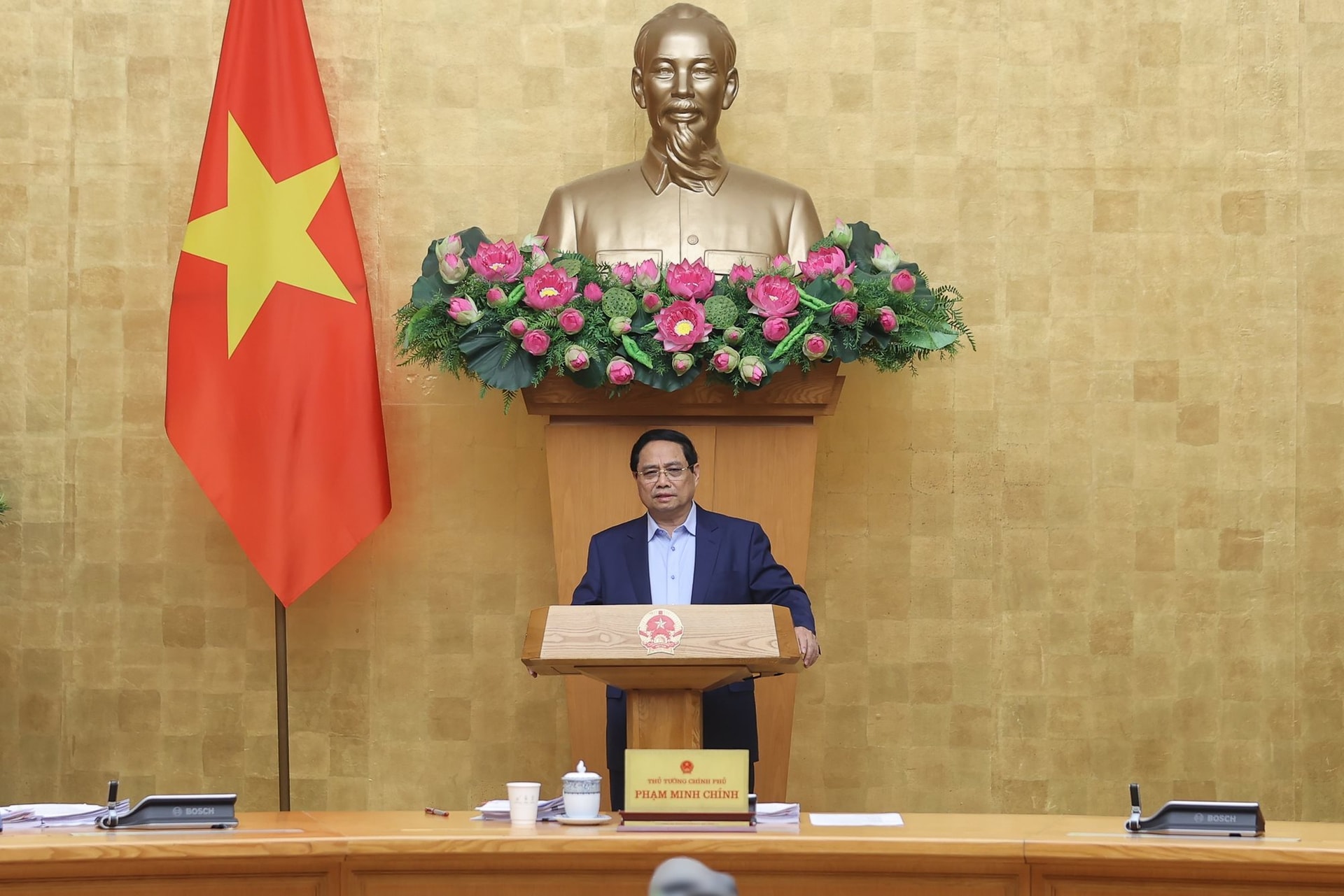 Khẩn trương hoàn thiện 8 Nghị định về Trung tâm tài chính quốc tế, ban hành trước 15/11