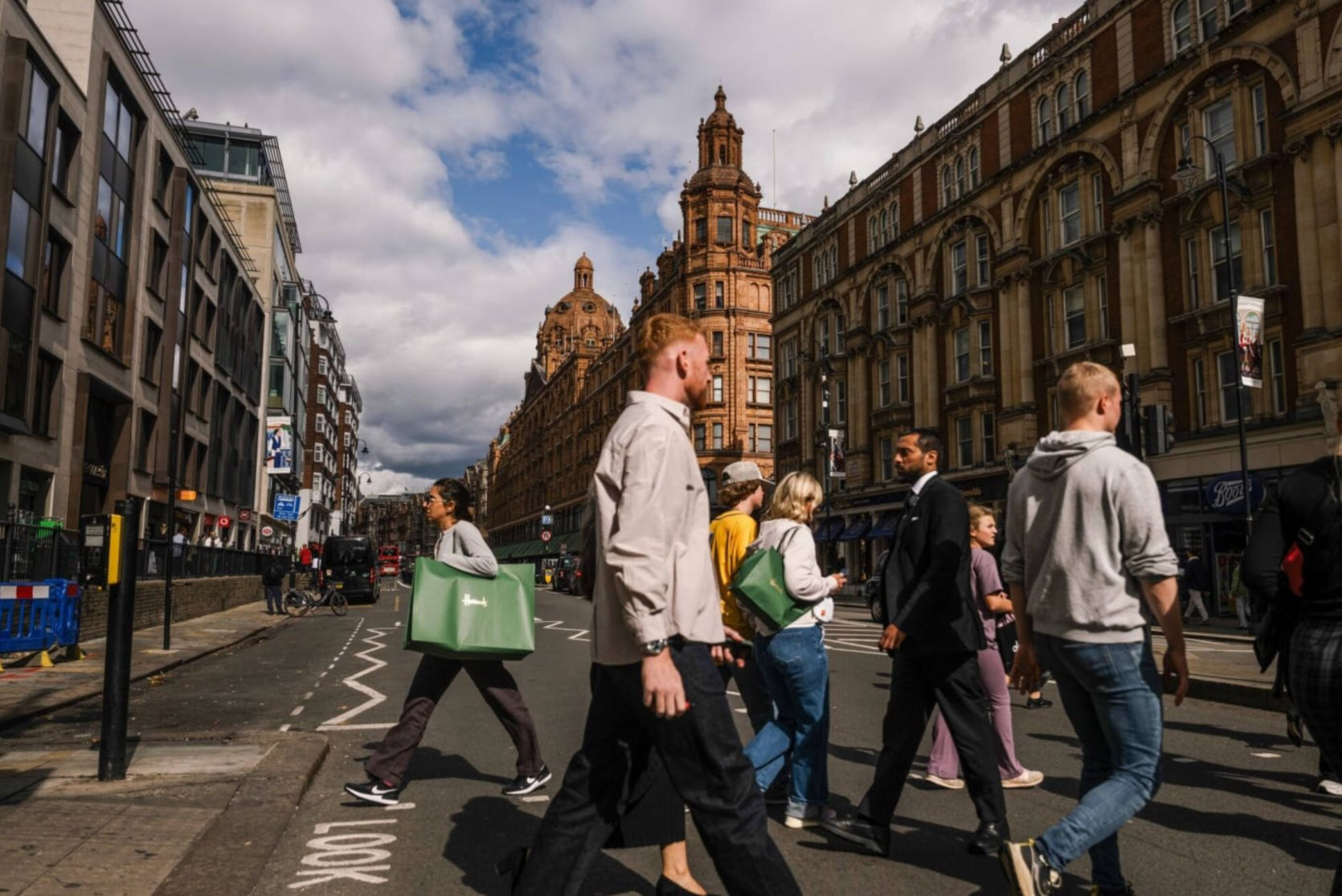 Buồn của châu Âu: Nhóm nền kinh tế 11 nghìn tỷ USD giàu nhất rơi vào vòng xoáy bất ổn và ‘nợ như chúa chổm’, các nước từng suýt phá sản nay lại thành ‘hình mẫu tăng trưởng’