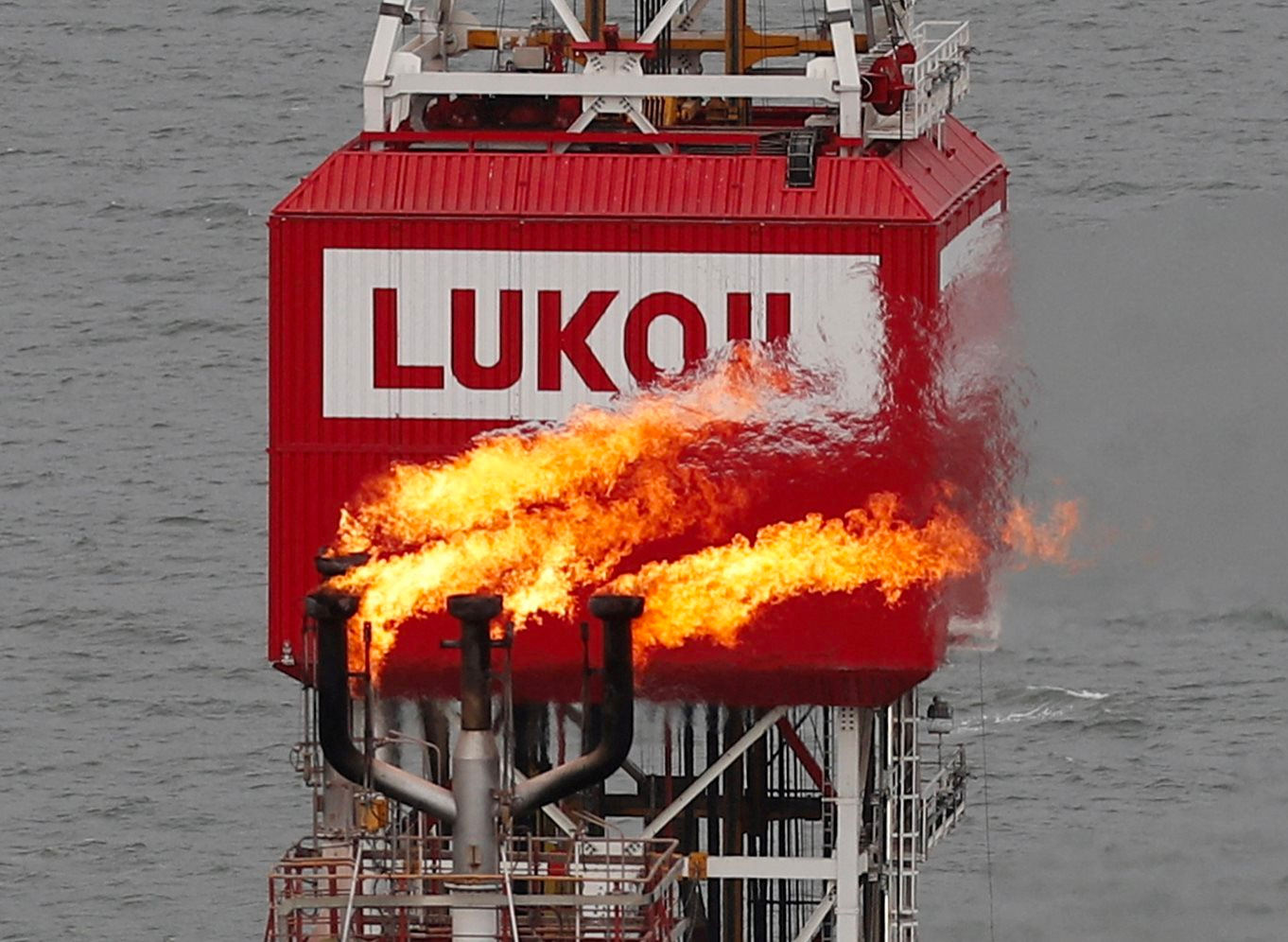 Vừa rao bán 20 tỷ USD tài sản ở nước ngoài, 'ông lớn' dầu khí lớn thứ 2 Nga có ngay khách sộp chỉ sau 3 ngày: Là một nhà tài phiệt đến từ EU, sở hữu 5,4 tỷ USD