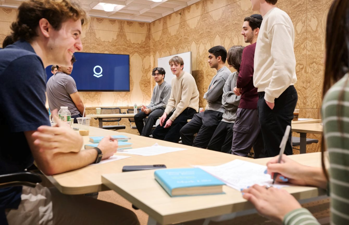 Đại học tại Mỹ có thể bị 'khai tử' bởi công ty này: Tuyển thẳng top 1-2% học sinh giỏi nhất cả nước, tuyên bố 'không cần bằng'‘ 