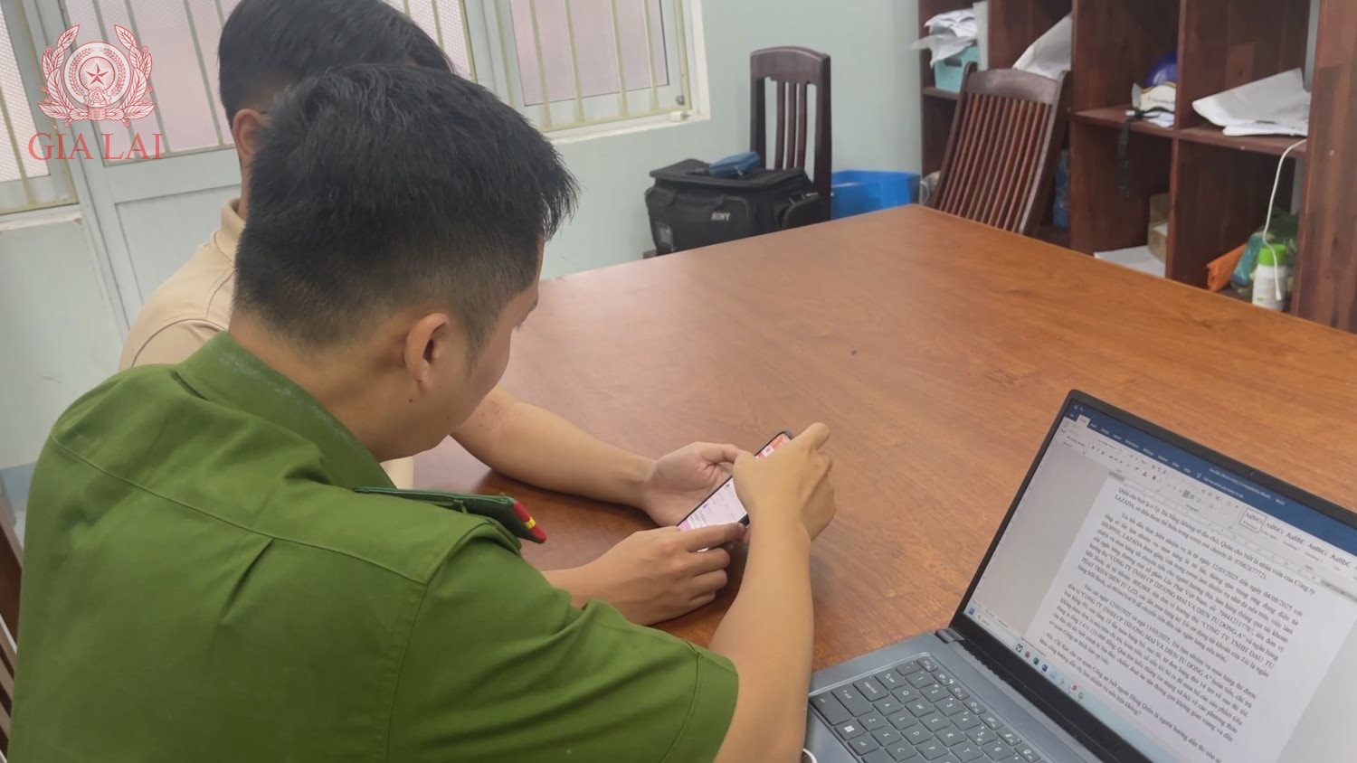 Người đàn ông chuyển khoản 18 lần tổng cộng 1,7 tỷ đồng để mua hàng, không rút được tiền lại vội trình báo công an