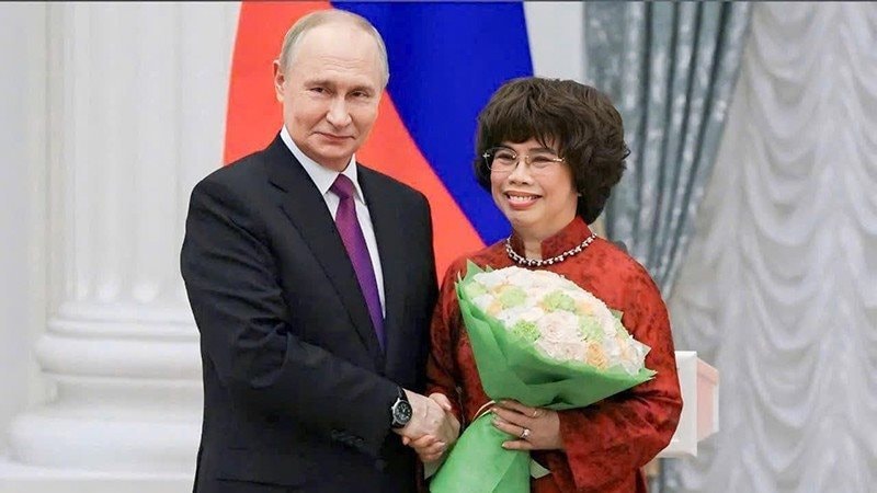 Tổng thống Putin trao Huân chương cho nữ doanh nhân Thái Hương tại Điện Kremlin