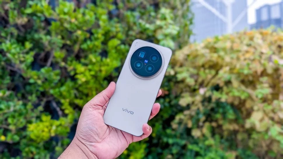 Điện thoại Vivo gây ấn tượng nhất lúc này: Camera tele 200MP vượt trội, pin 6.510mAh, giá hời đến khó tin