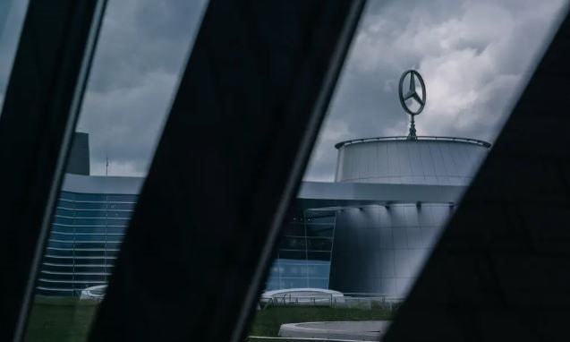 Khủng hoảng chưa từng có với ngành xe hơi: Hàng tỷ euro doanh thu 'bốc hơi' chỉ vì 1 linh kiện giá vài xu, loạt gã khổng lồ mất tự chủ vì thiếu chip 