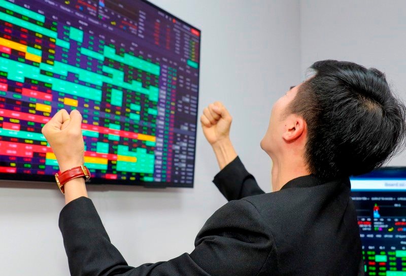 Cổ phiếu một doanh nghiệp đầu ngành “bốc đầu” lên đỉnh lịch sử trước thềm trả cổ tức 65% bằng tiền mặt 