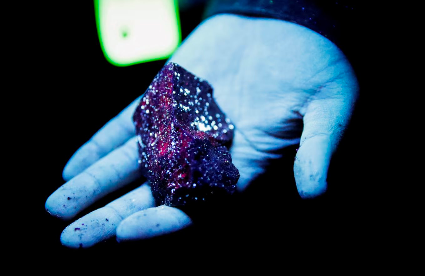 Giữa lúc Mỹ đang 'ăn mừng' vì được tiếp tục nhập đất hiếm, Bắc Kinh 'tung đòn' mới: Lại âm thầm siết xuất khẩu một loạt khoáng sản quan trọng khác