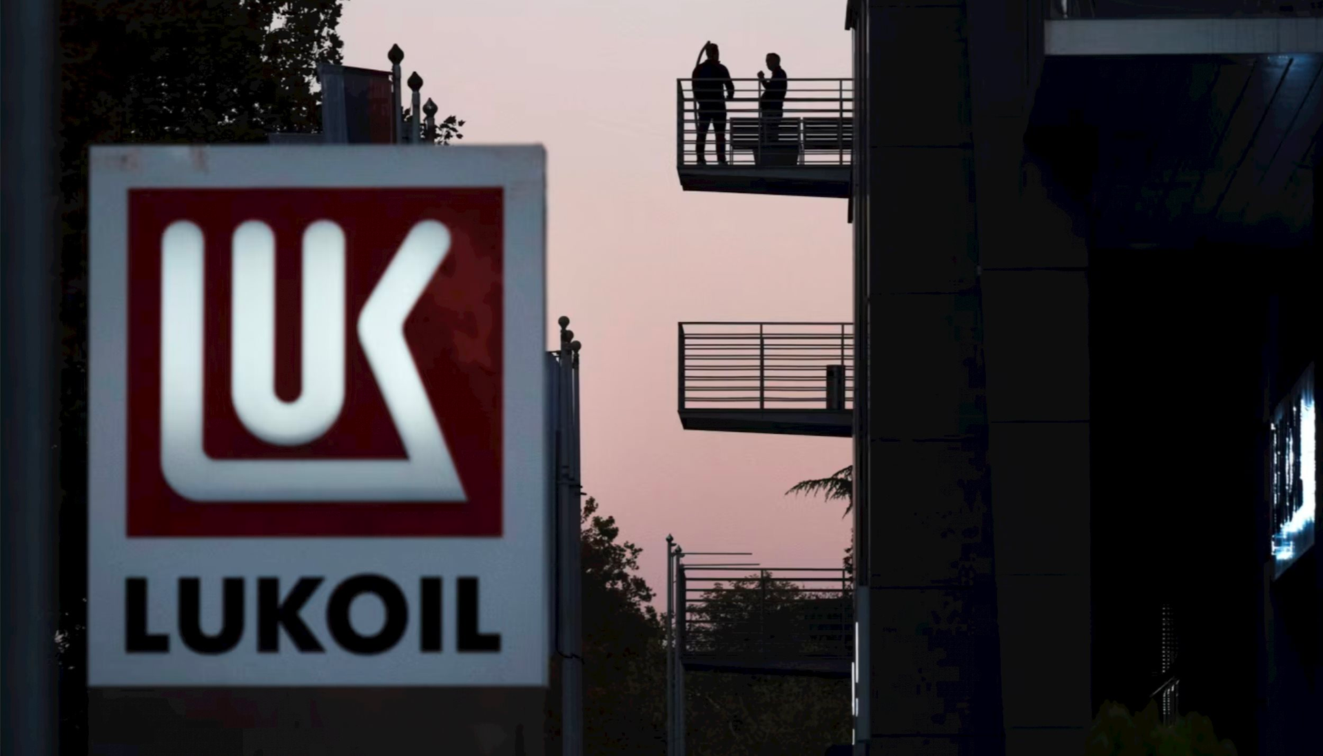 Tập đoàn năng lượng lớn thứ 2 Nga rơi vào khủng hoảng: Thanh lý 20 tỷ USD tài sản ở nước ngoài nhưng không ai mua, loạt nước châu Âu từng 'thân thiết' nay đều quay lưng