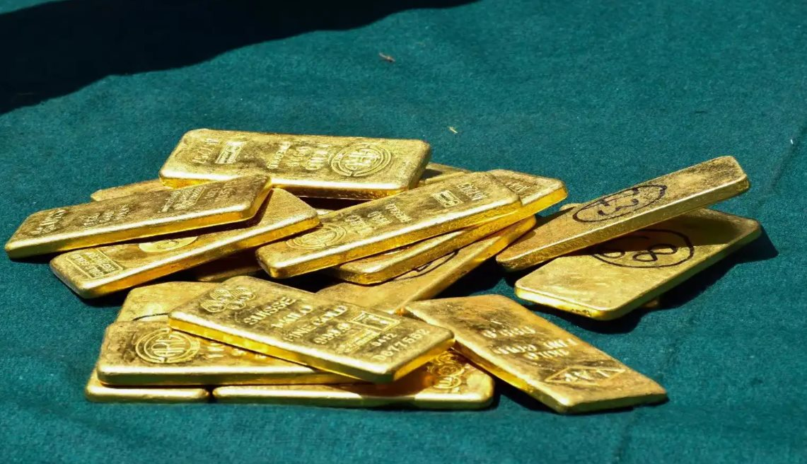 Đột kích chuỗi cửa hàng thời trang, tịch thu 10 kg vàng trị giá 33 tỷ đồng, 3 tỷ tiền mặt không rõ nguồn gốc