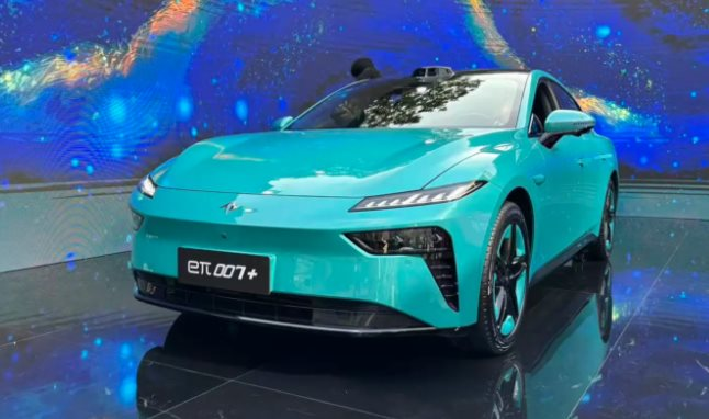 Ông trùm xe tải tại Việt Nam vừa ra mắt xe điện ngang cỡ Toyota Camry, giá khởi điểm hơn 500 triệu đồng