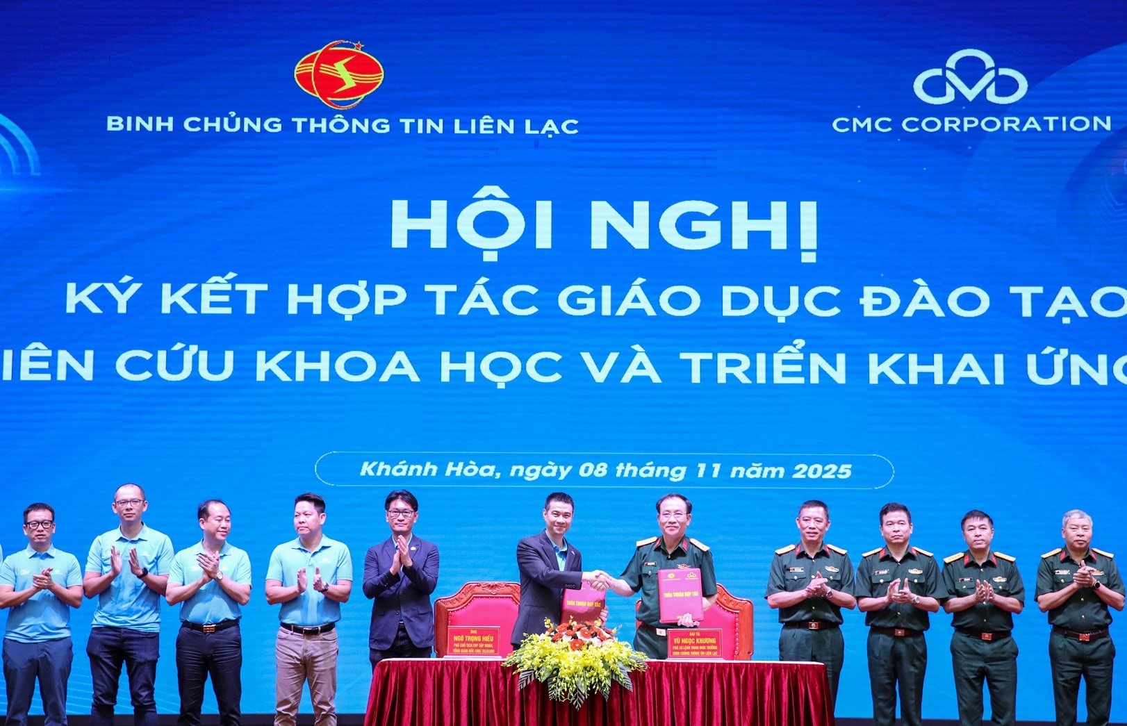 CMC và Binh chủng Thông tin liên lạc thiết lập hợp tác chiến lược với ba trụ cột: Nhân lực, R&D và Hạ tầng