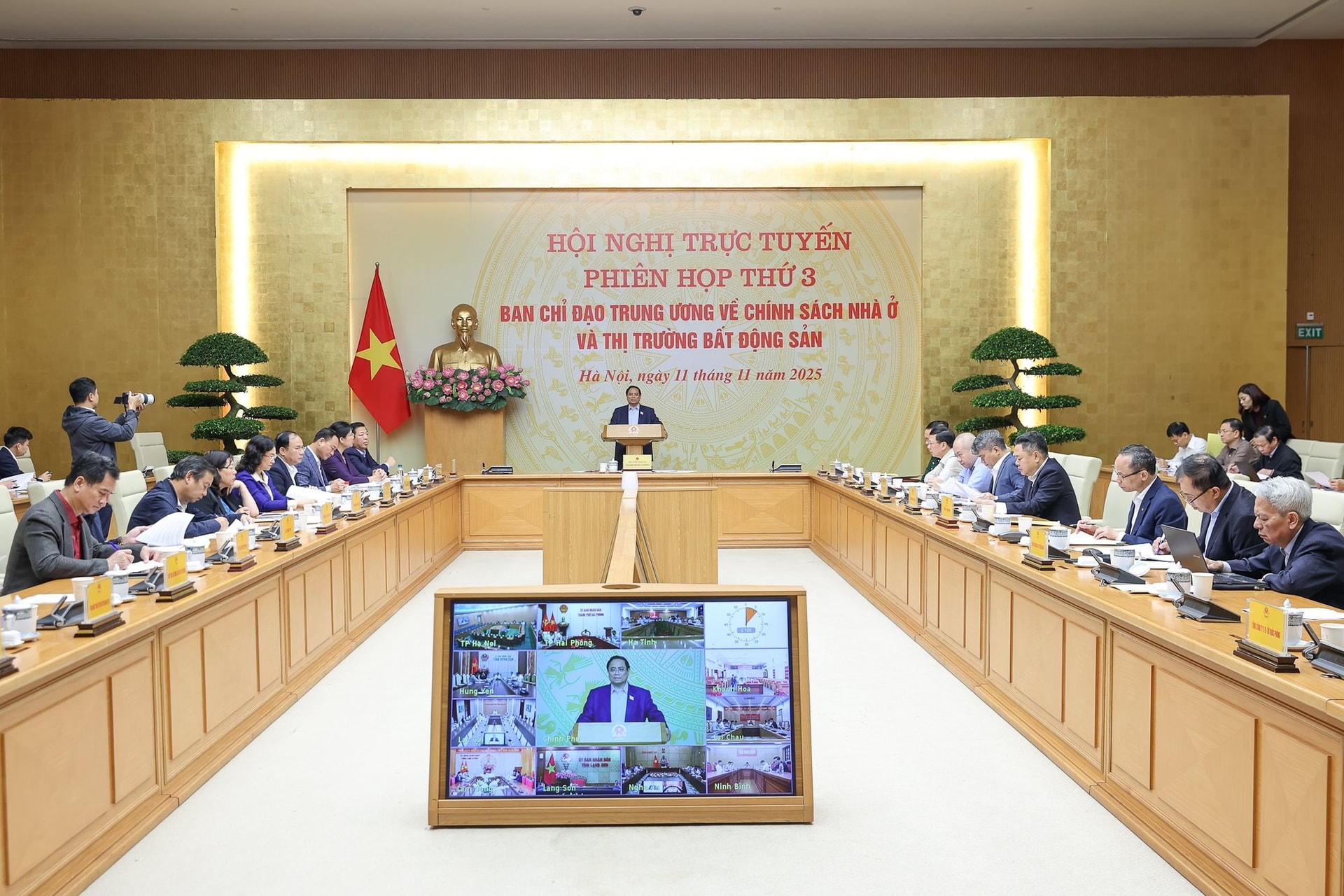 Thủ tướng: Không để người dân mất thêm chi phí và không bị lừa đảo khi tiếp cận nhà ở xã hội