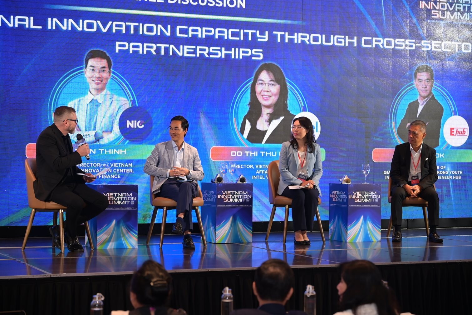 innostage-panel-discussion.jpg