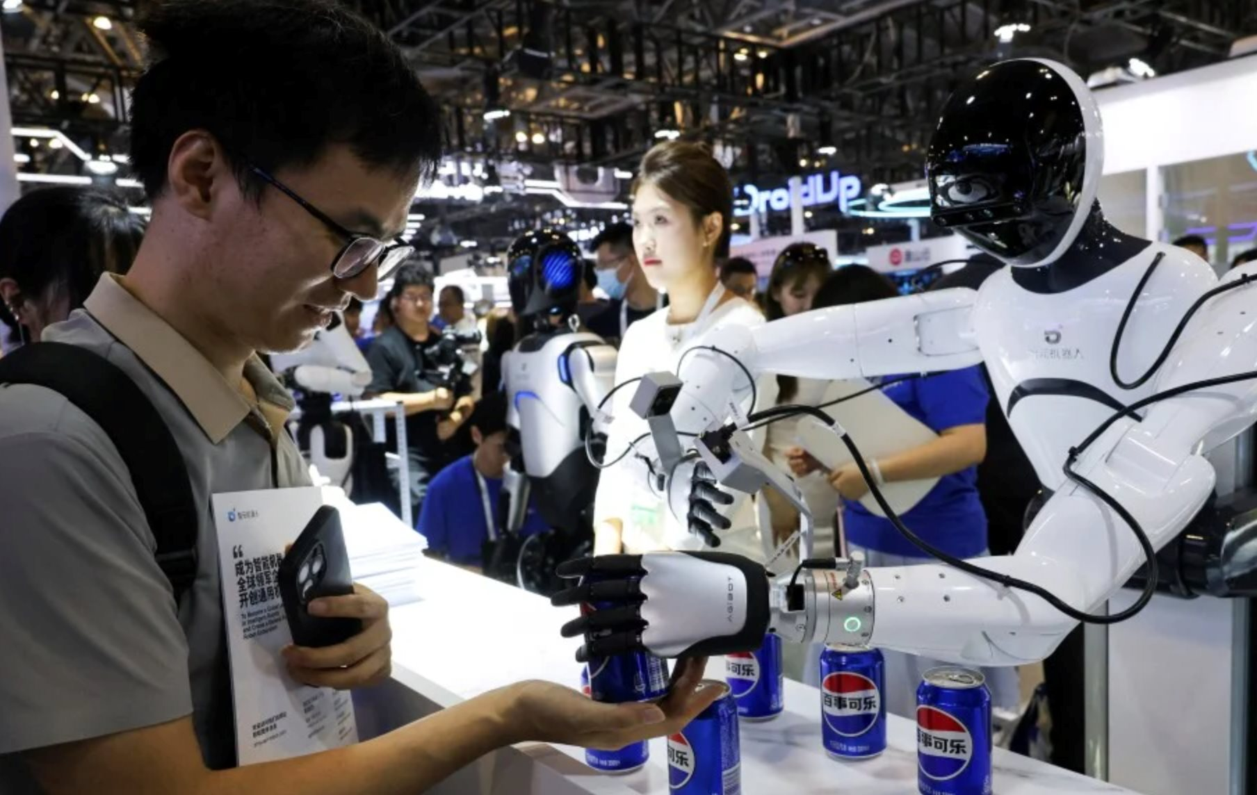 'Nếu không có 1 Titan, chúng tôi sẽ có hàng nghìn con kiến' - Trung Quốc thách thức cả thế giới trong cuộc chiến AI