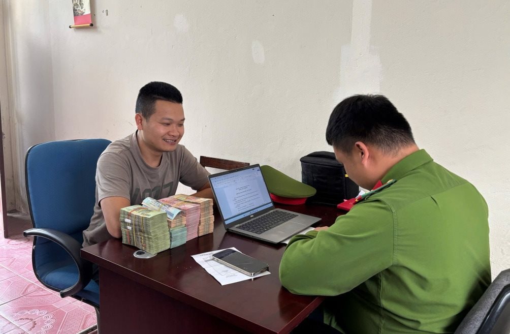 Tài khoản LPBank của người đàn ông SN 1991 liên tiếp nhận 2 giao dịch chuyển khoản tổng cộng 650 triệu đồng: Công an khẩn trương xác minh