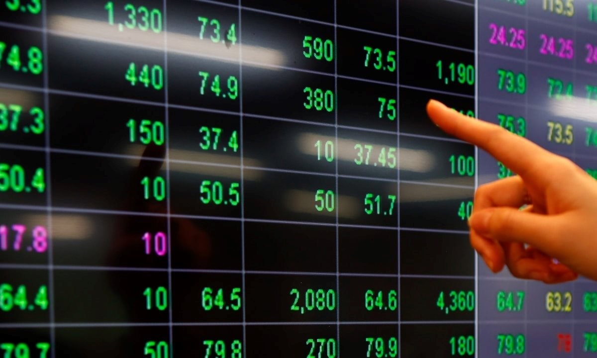 Loạt cổ phiếu GEE, CII, VSC, NVL “tím lịm”, VN-Index tăng “bốc đầu” hơn 38 điểm